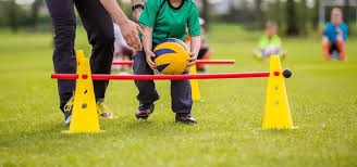 宣誓完就错判！中超揭幕战主裁李海新漏判红牌 面临内部处罚泰山官宣国青队长因伤缺阵六周 竞争激烈一线队前景难料分别淘汰日韩！U20亚洲杯：澳大利亚将与沙特争冠