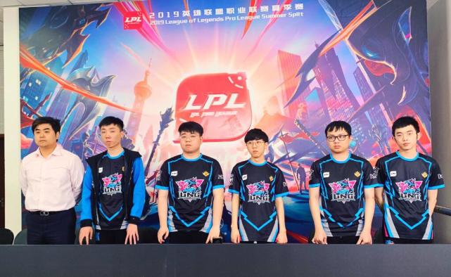 少连续性的 少连续性的